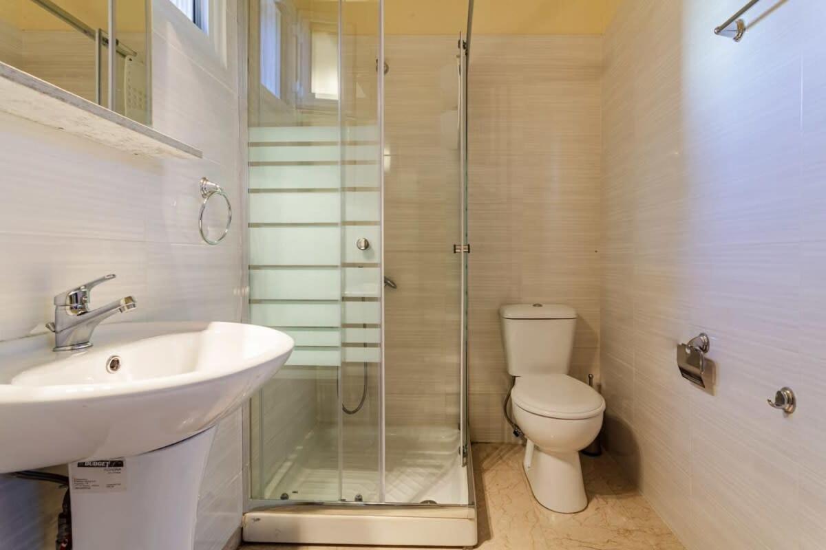 Stylish Seaside Home - Fully Equipped, Big Terrace Kalamata Bagian luar foto