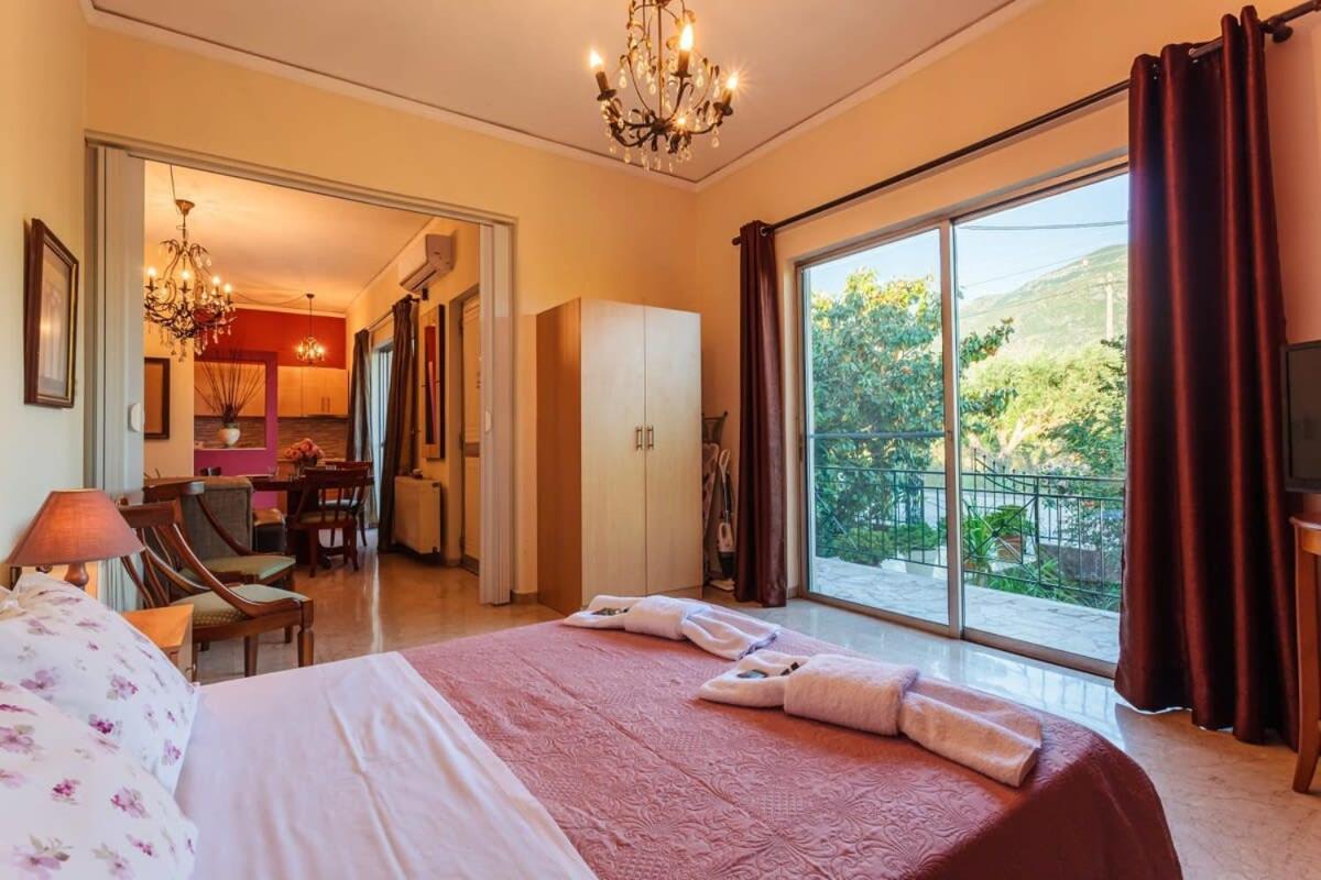 Stylish Seaside Home - Fully Equipped, Big Terrace Kalamata Bagian luar foto
